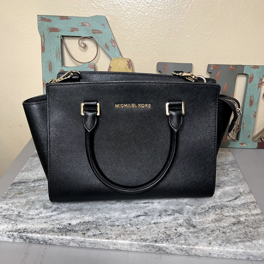 Michael Kors Selma Leather Satchel Bag with Wallet- Black. - Picture 4 of 17